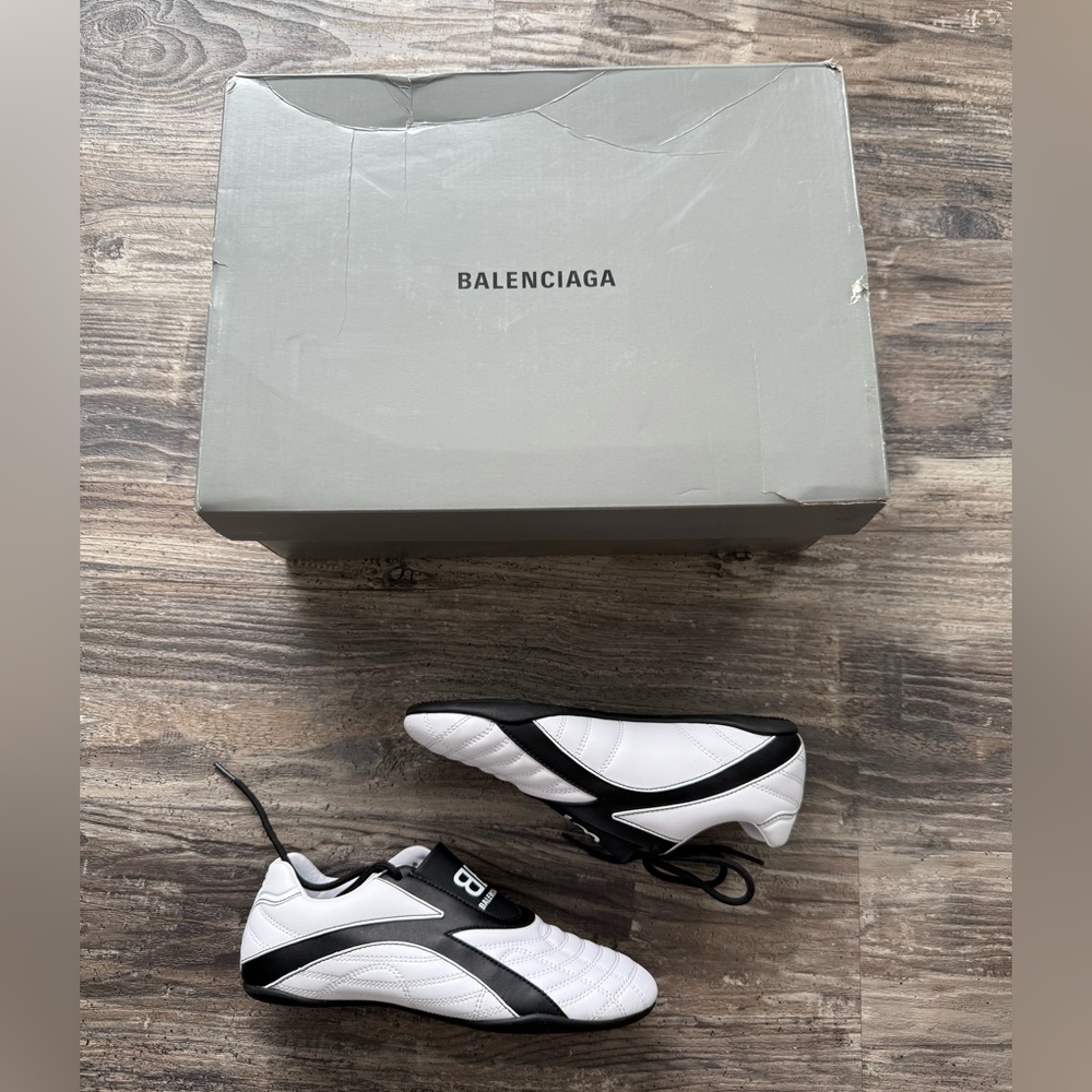 NWT - Balenciaga Zen Sneakers